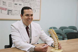 Brazilian orthopedic surgeon hopes to learn new technique